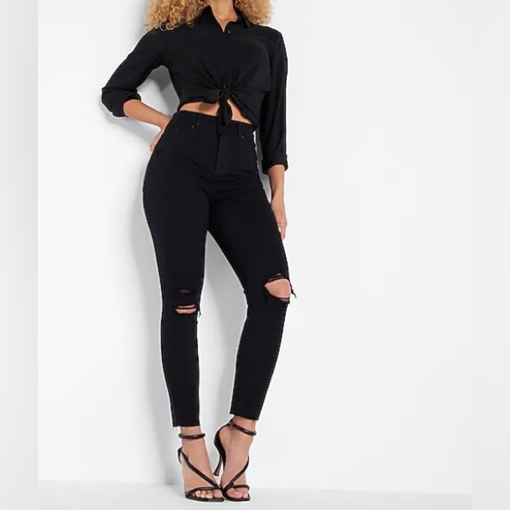Express distressed black skinny Jean size 6